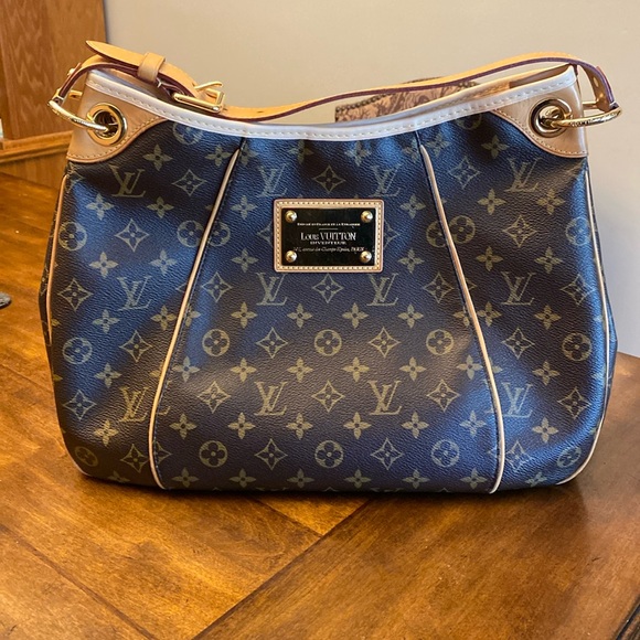 Louis Vuitton Handbags - Louis Vuitton Galleria PM